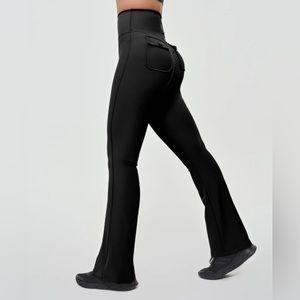 NWT Firm Abs Brand Scrunch Butt Flared Leggings in Black